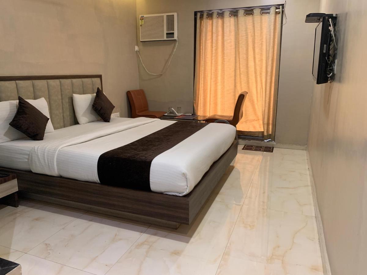 Hotel Merakee - Near Dahisar Mira Road Mumbai Extérieur photo
