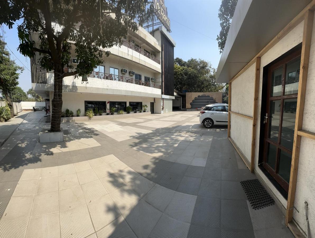 Hotel Merakee - Near Dahisar Mira Road Mumbai Extérieur photo