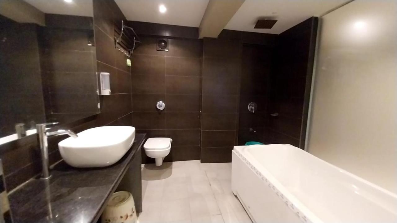 Hotel Merakee - Near Dahisar Mira Road Mumbai Extérieur photo