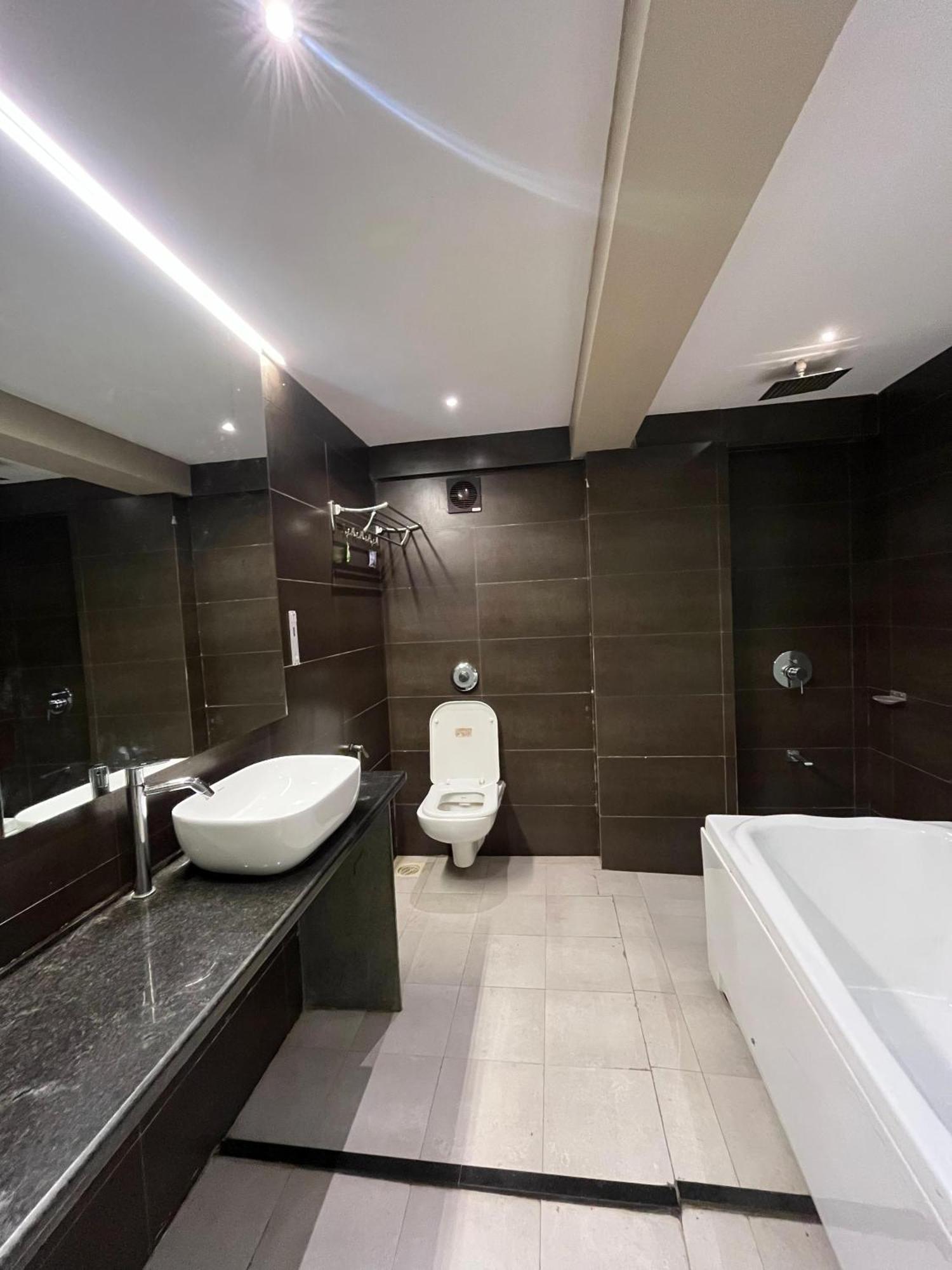 Hotel Merakee - Near Dahisar Mira Road Mumbai Extérieur photo