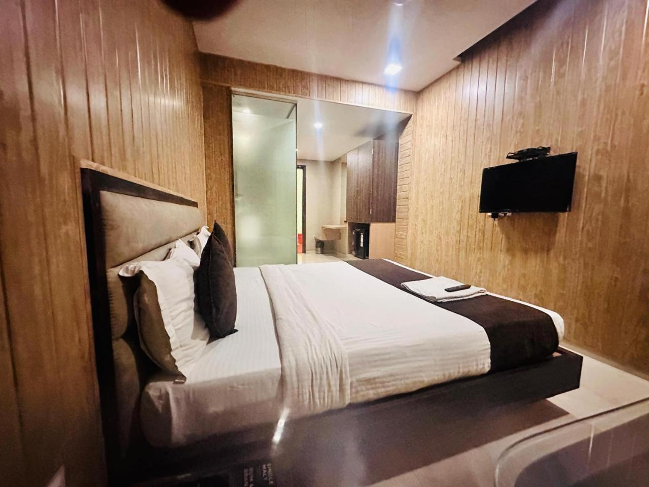 Hotel Merakee - Near Dahisar Mira Road Mumbai Extérieur photo